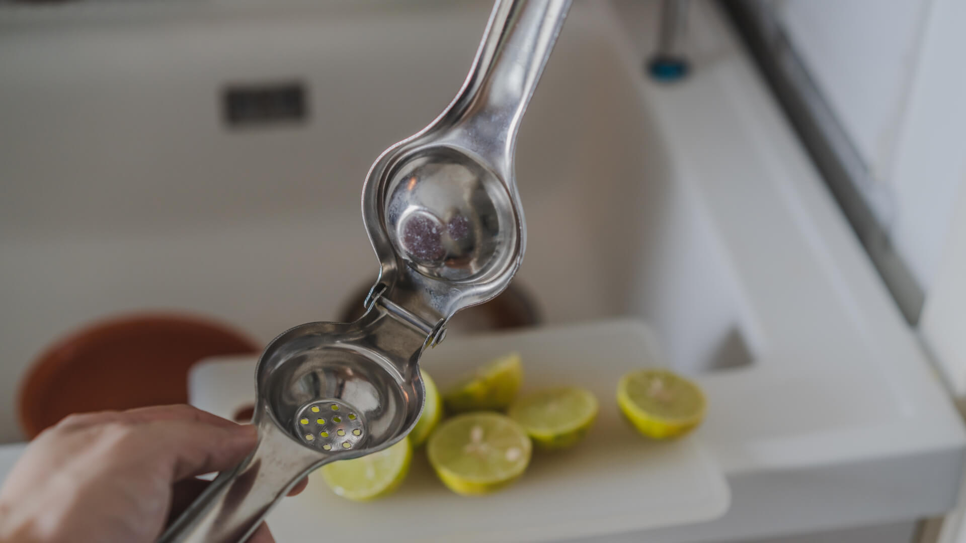 Lemon + Chopstick = Lemon Juice! Pad Hacks